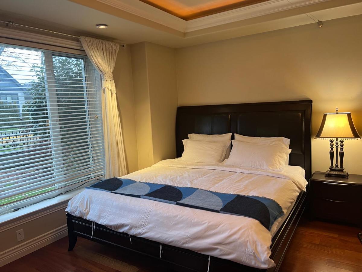 Lucky Suite, Two-Bedroom Suite With Independent Entrance In Richmond Close To Yvr Exterior photo